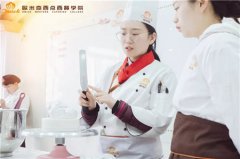 想学烘焙不知道怎么选学校,这一篇干货要收藏