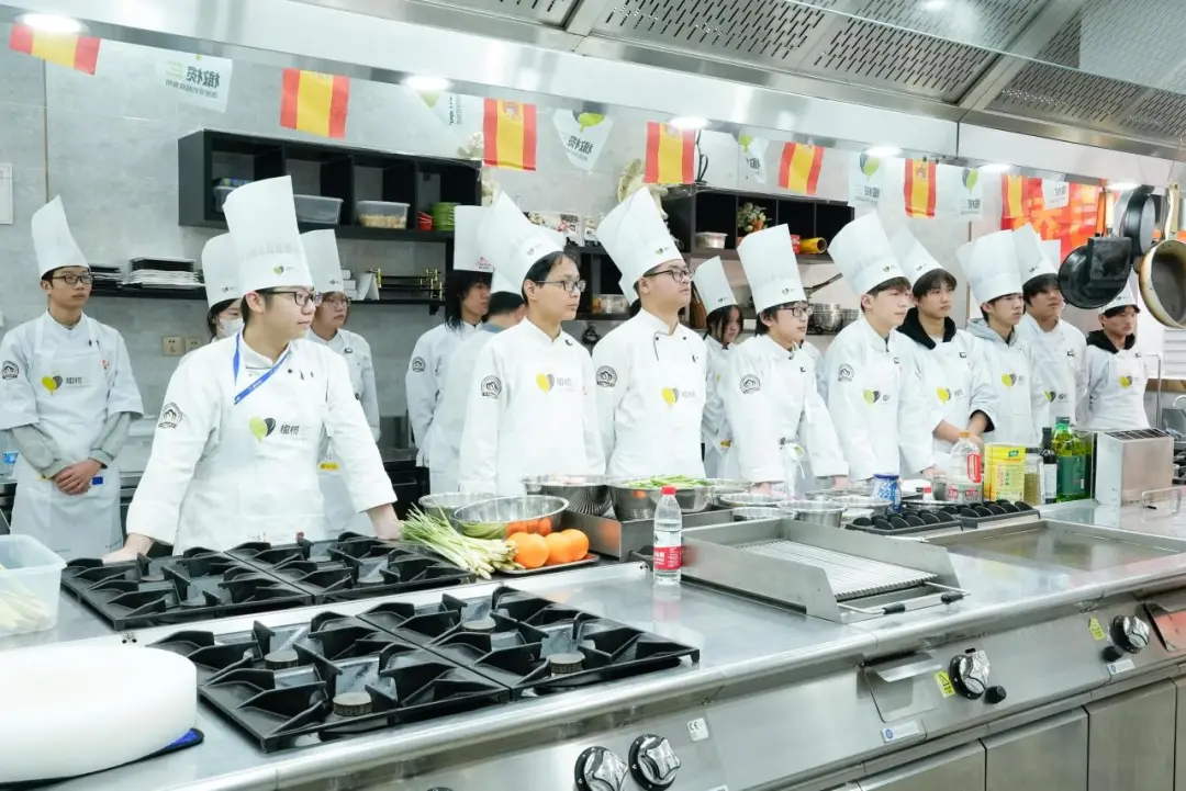 2024年西班牙橄榄大师班在武汉欧米奇成功举行!